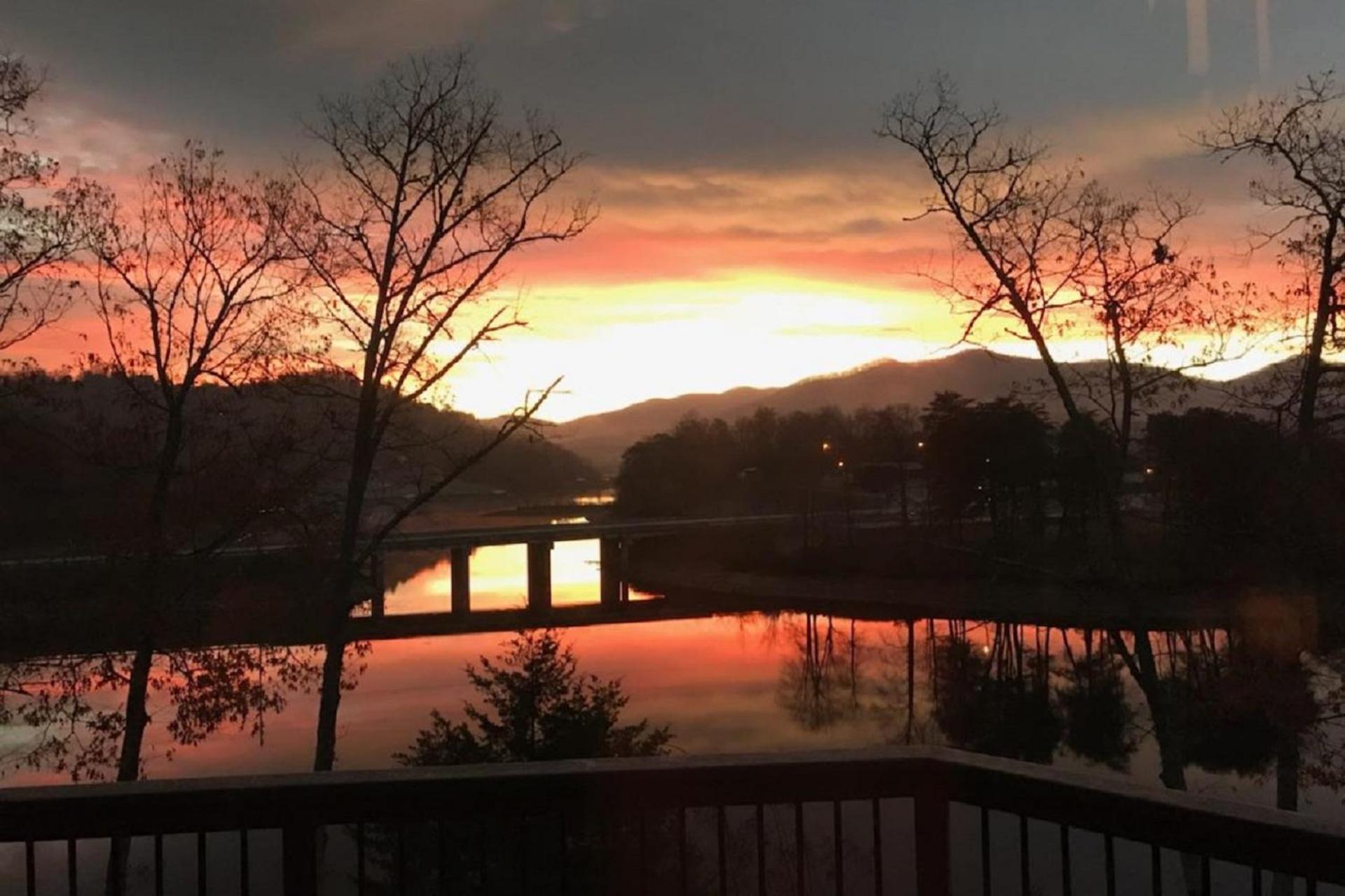 Stonecrest Lodge Lake Front Home With Private Boat Dock ハイアワシー エクステリア 写真